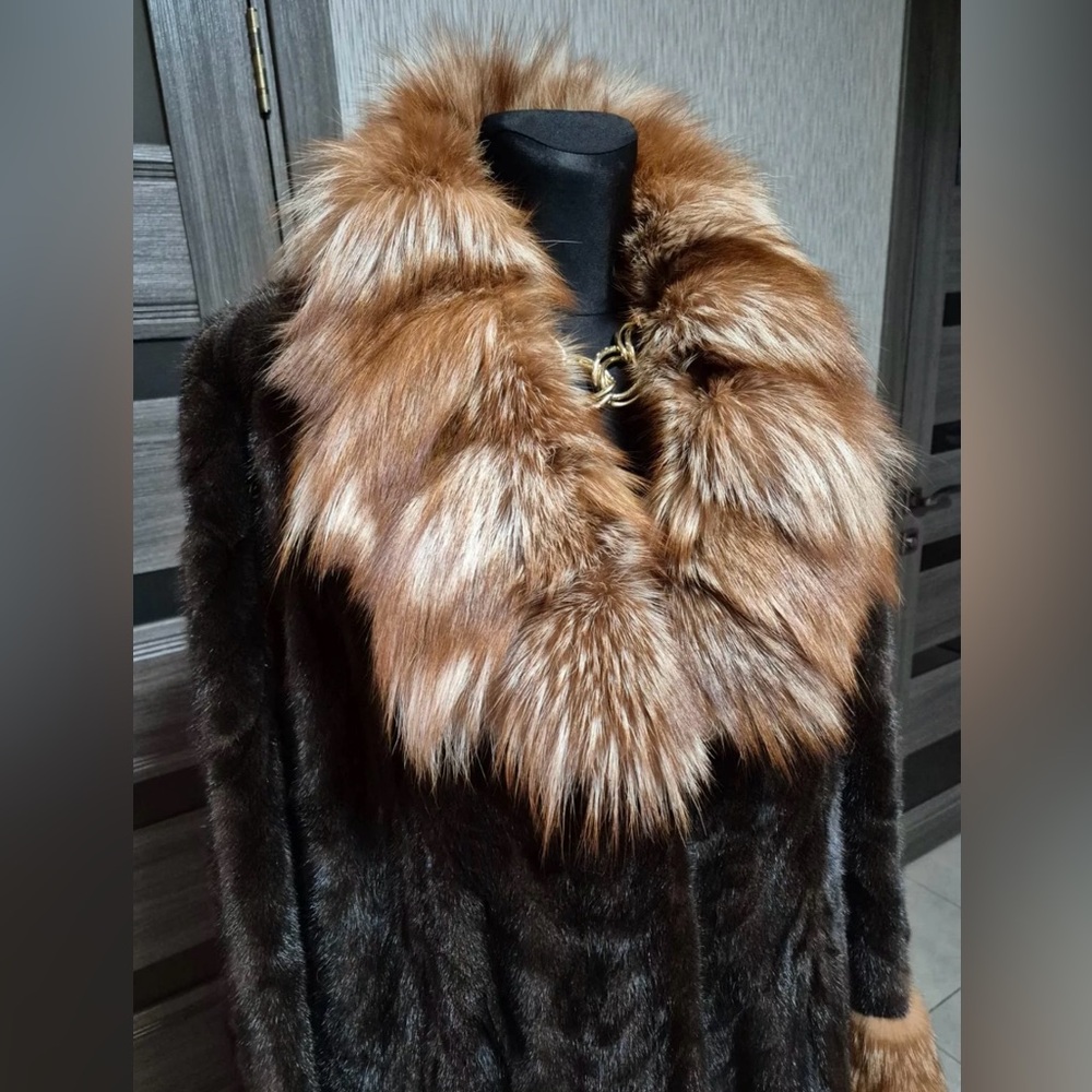 Brown mink fur coat with red fox fur collar trim - Picture 8 of 16